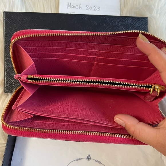 Prada Wallet - Picture 7 of 8